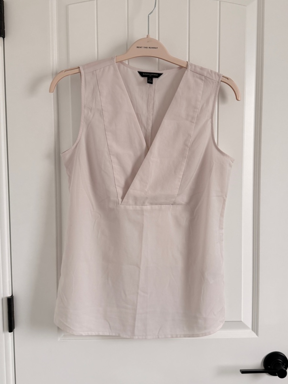 Banana Republic Sleeveless V-Neck Camisole in Light Blush